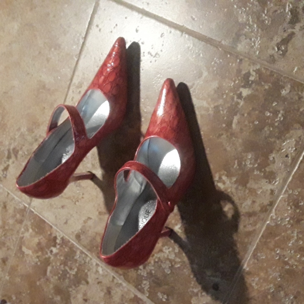 Red Shoes - Picture 2 of 8